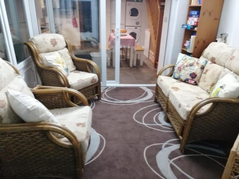 Treherbert Welsh Miners Cottage Four Bedroom House מראה חיצוני תמונה