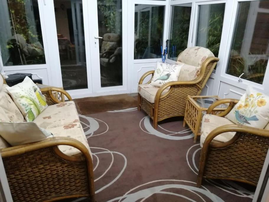Treherbert Welsh Miners Cottage Four Bedroom House מראה חיצוני תמונה