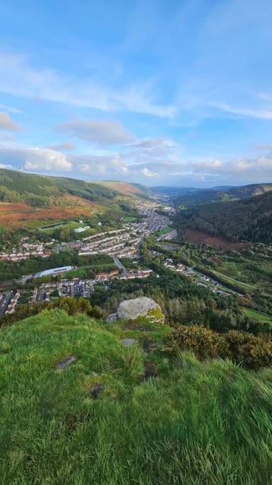 Treherbert Welsh Miners Cottage Four Bedroom House מראה חיצוני תמונה