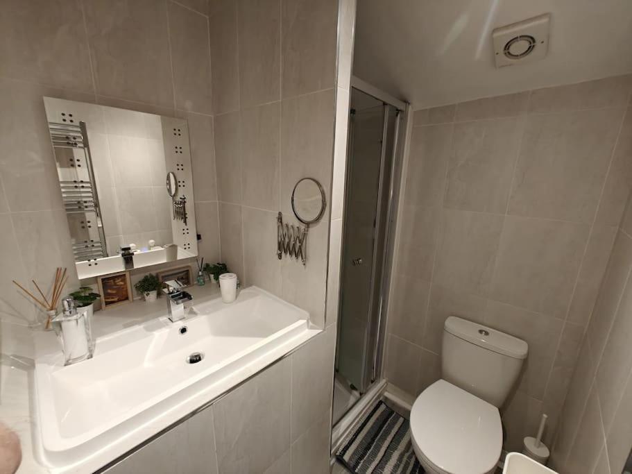 Treherbert Welsh Miners Cottage Four Bedroom House מראה חיצוני תמונה