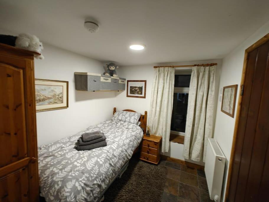 Treherbert Welsh Miners Cottage Four Bedroom House מראה חיצוני תמונה